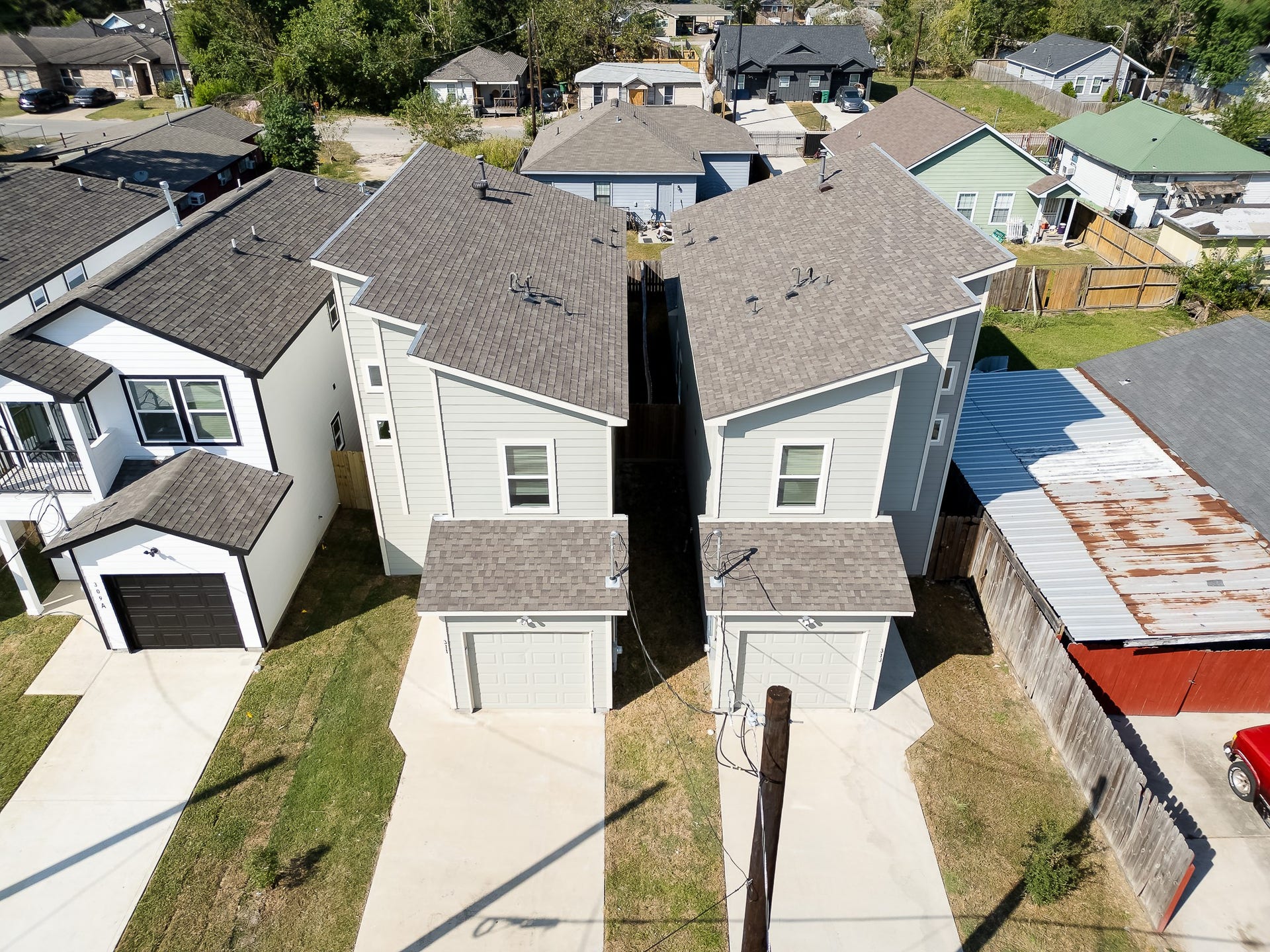313 De Haven Street, Houston, TX 77029 Welcome to 313 De Haven, where a two-story design brings your new-home vision to life.
