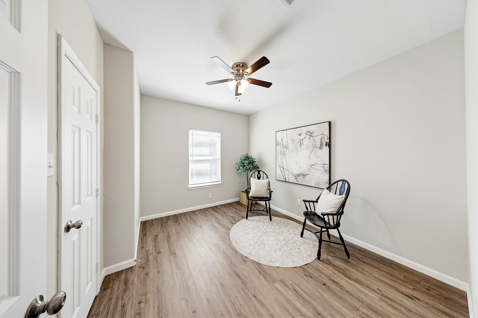 313 De Haven Street, Houston, TX 77029 A flexible upstairs bedroom gives you room to create a space that fits your life.
