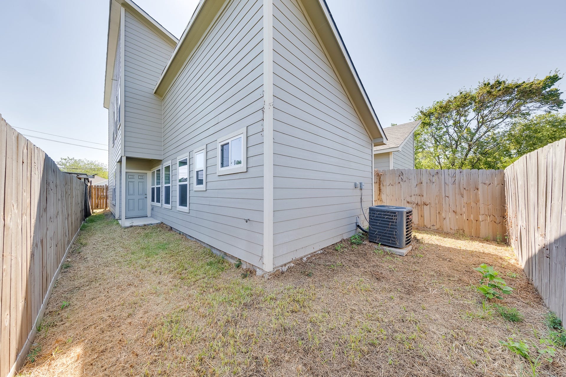 313 De Haven Street, Houston, TX 77029 Add a few outdoor chairs and plants to make this fenced backyard your own little retreat.