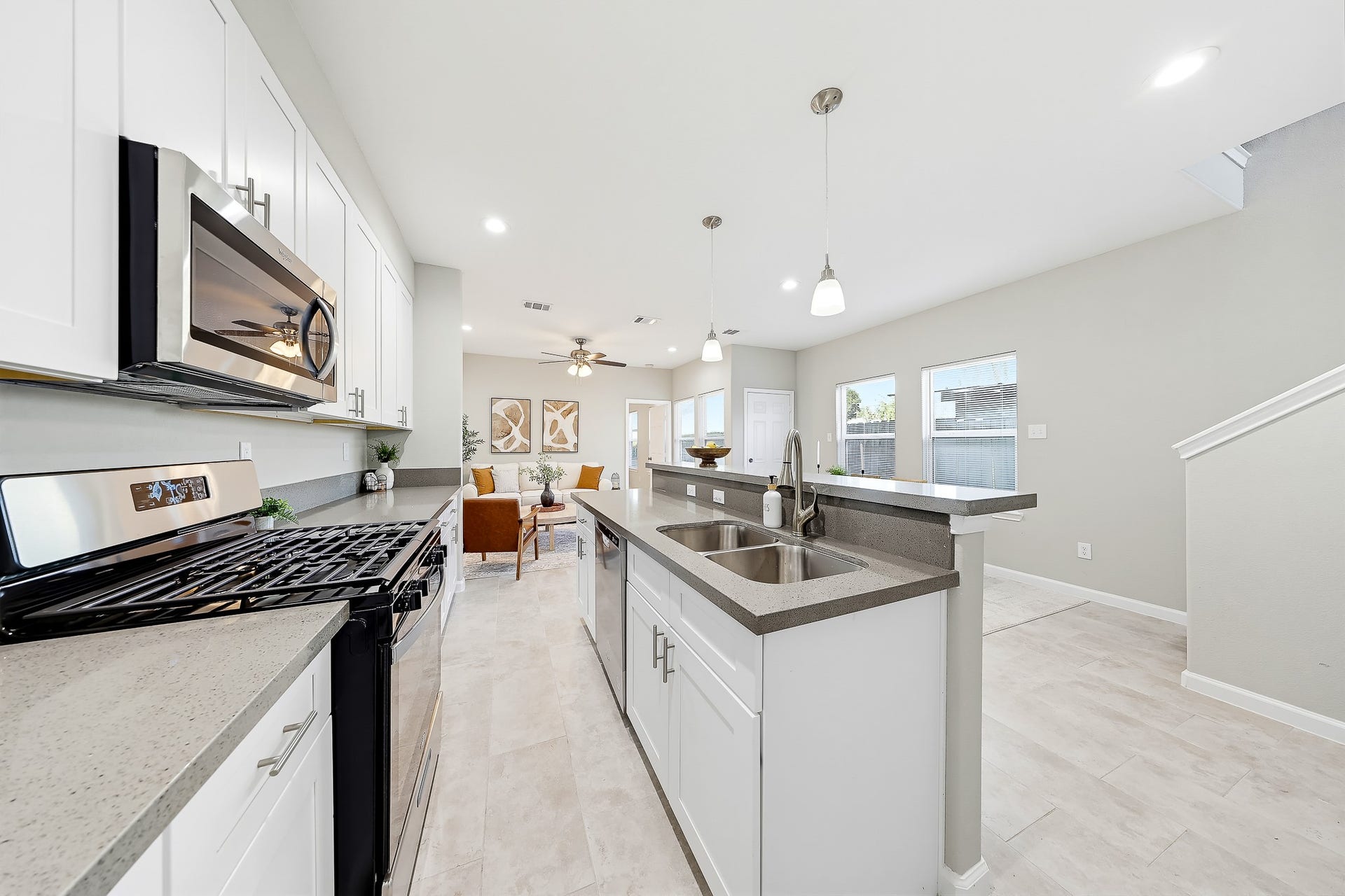 313 De Haven Street, Houston, TX 77029 Prepare your favorite meals while staying connected to the moments happening around you.