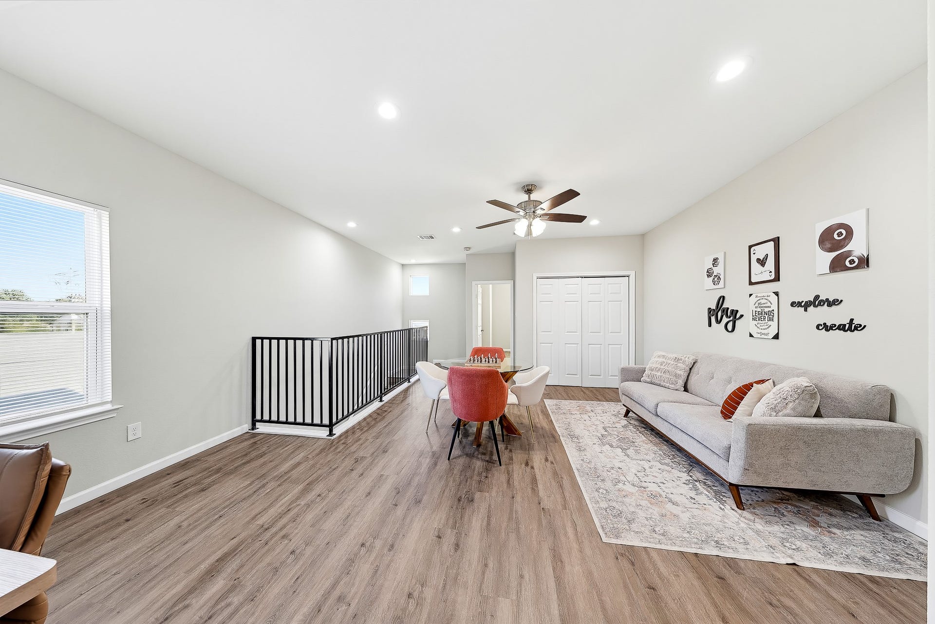 313 De Haven Street, Houston, TX 77029 Create your favorite hangout with space for a game table, comfortable seating, and a desk.