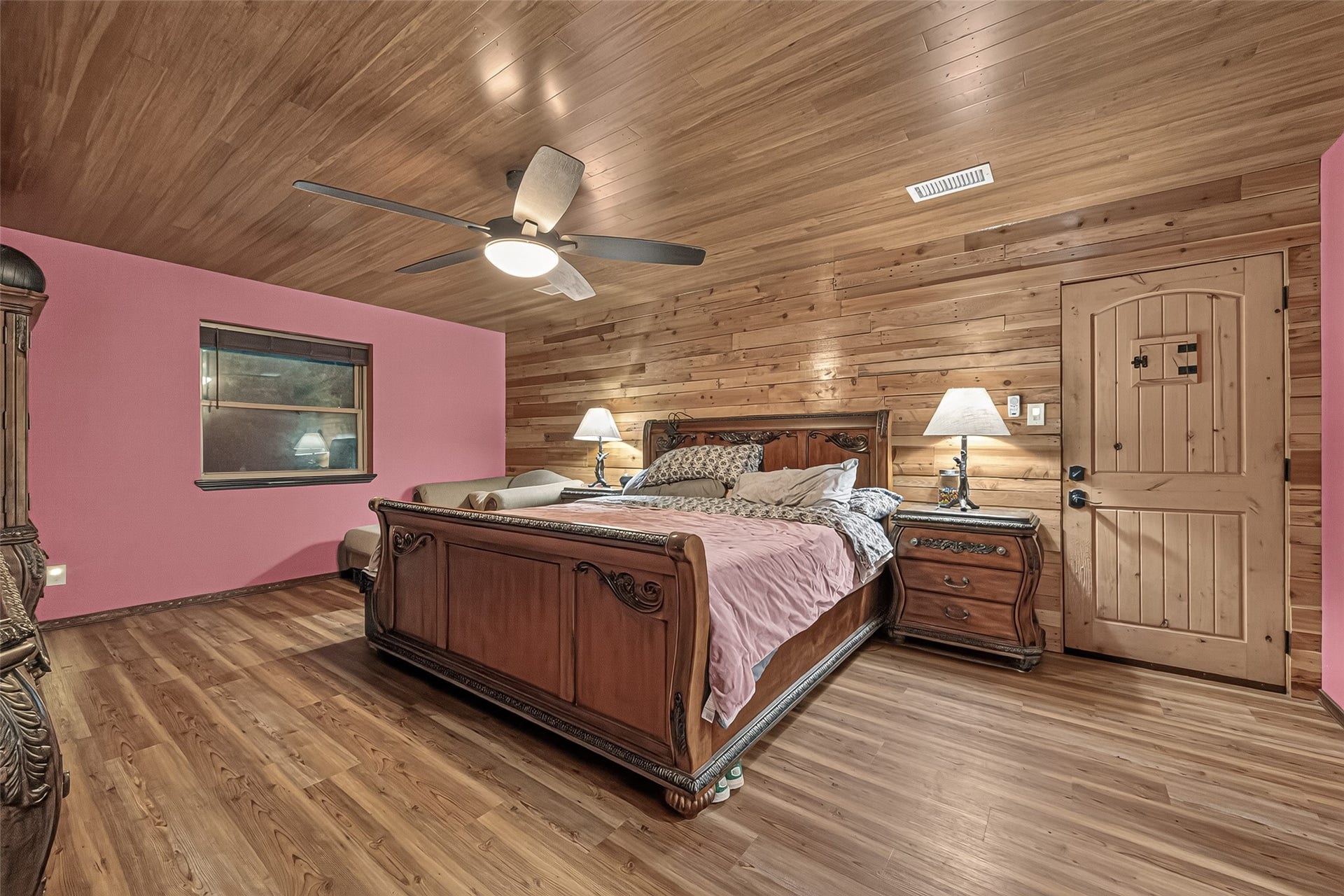 18614 Mink Lake Drive, Magnolia, TX 77355 Spacious bedroom with plenty of room for a variety of layouts.
