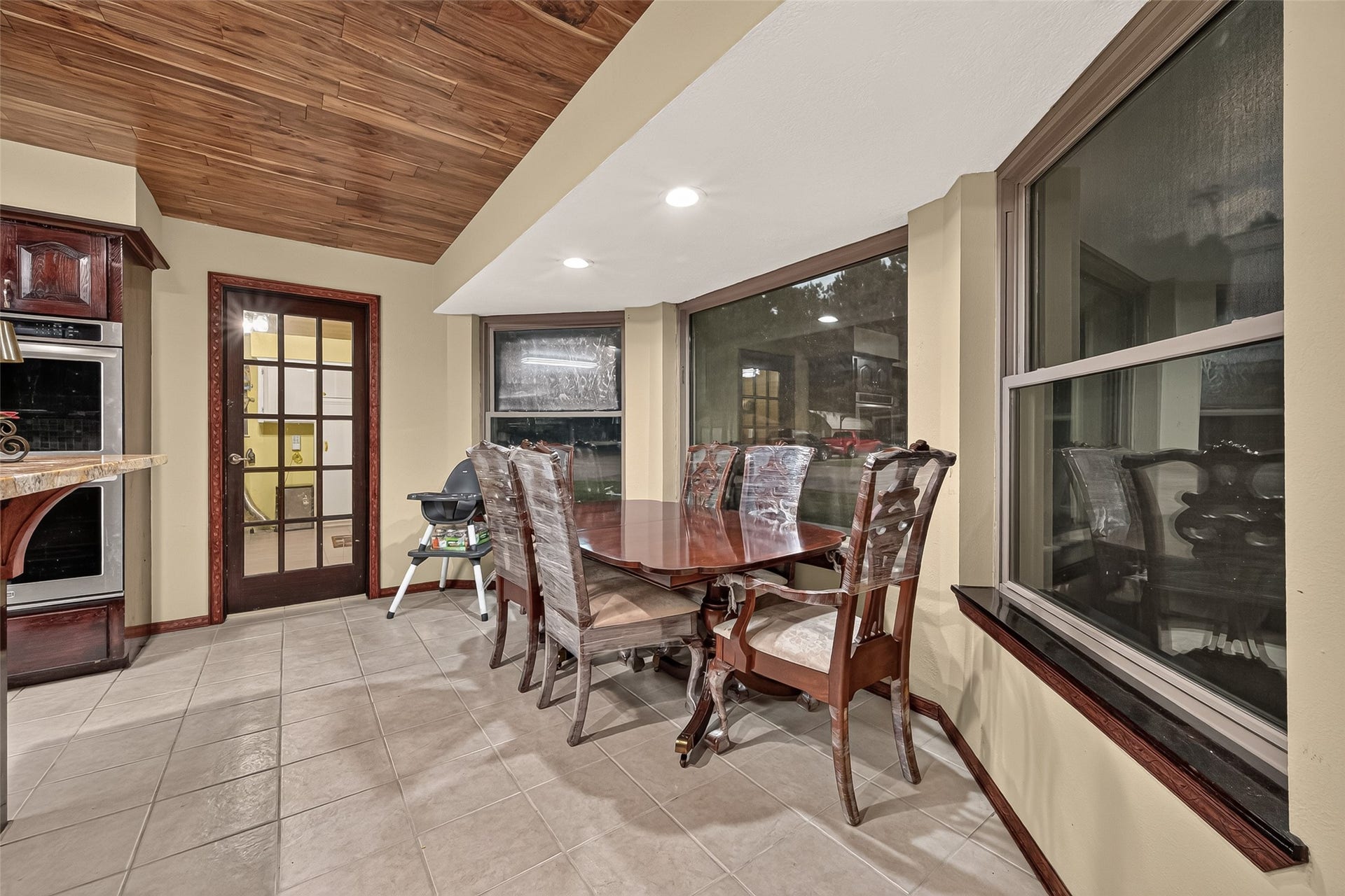18614 Mink Lake Drive, Magnolia, TX 77355 Bright breakfast area with large windows overlooking the outdoors.