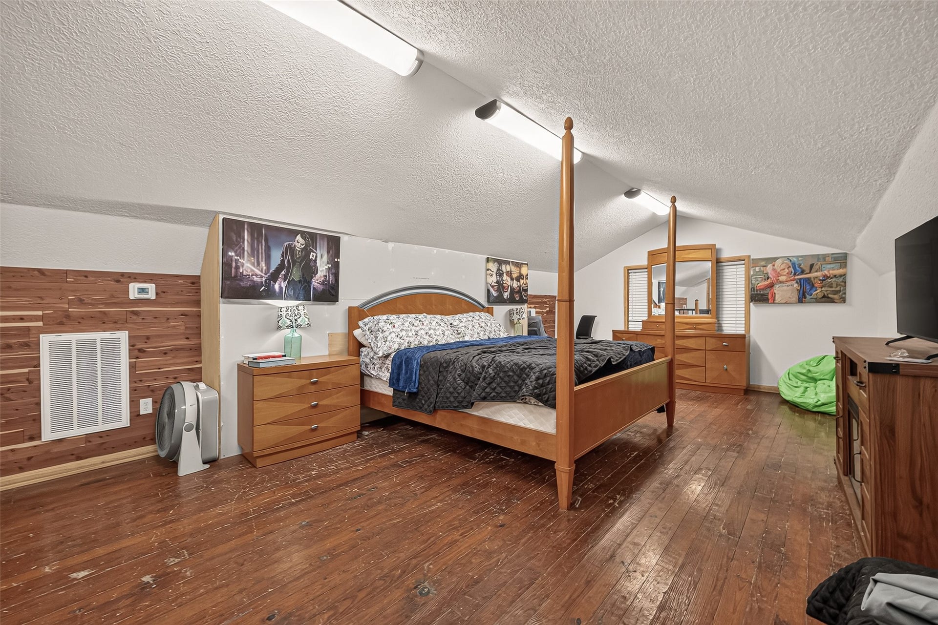 18614 Mink Lake Drive, Magnolia, TX 77355 Spacious bedroom with plenty of room for a flexible layout.