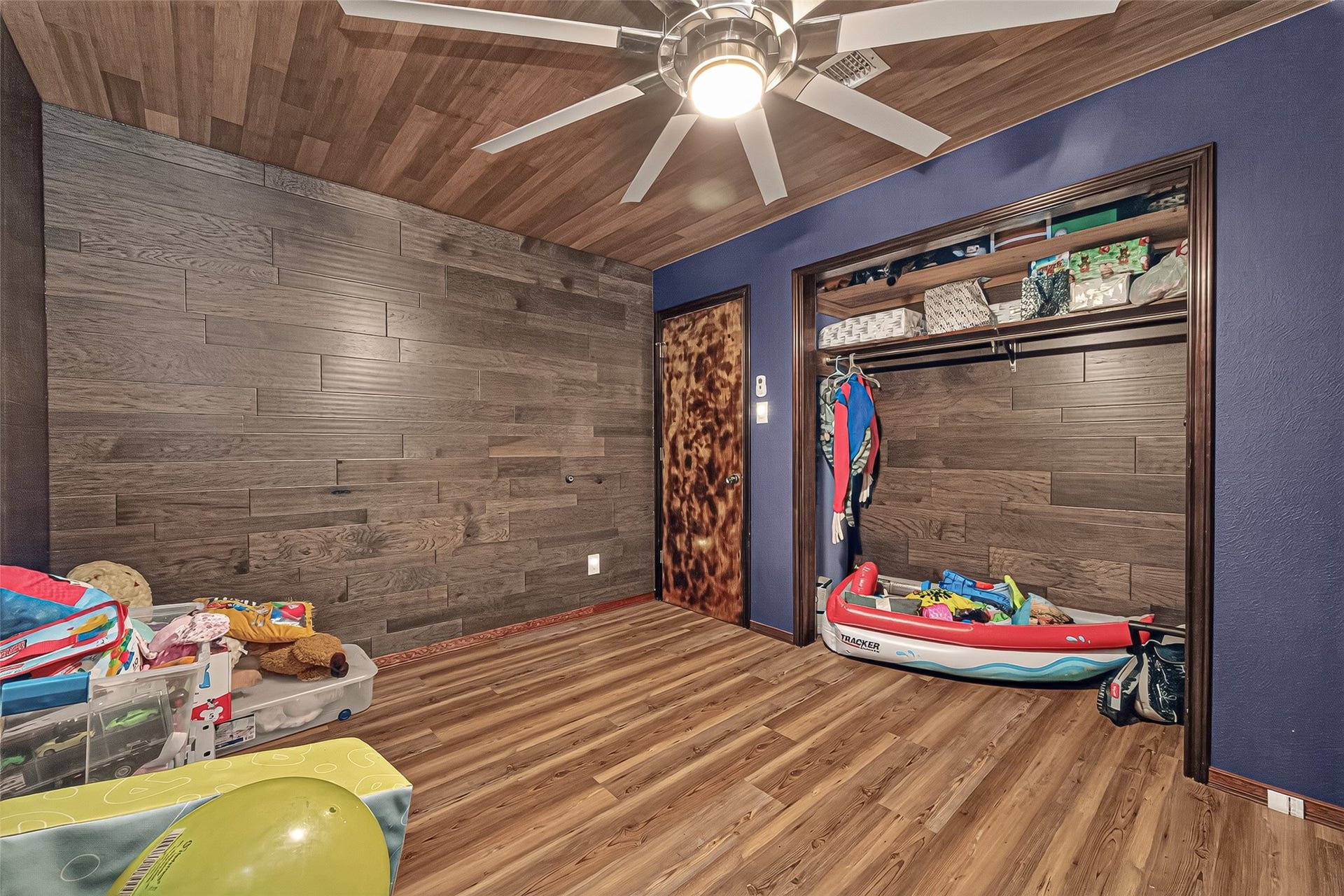 18614 Mink Lake Drive, Magnolia, TX 77355 Another spacious room.