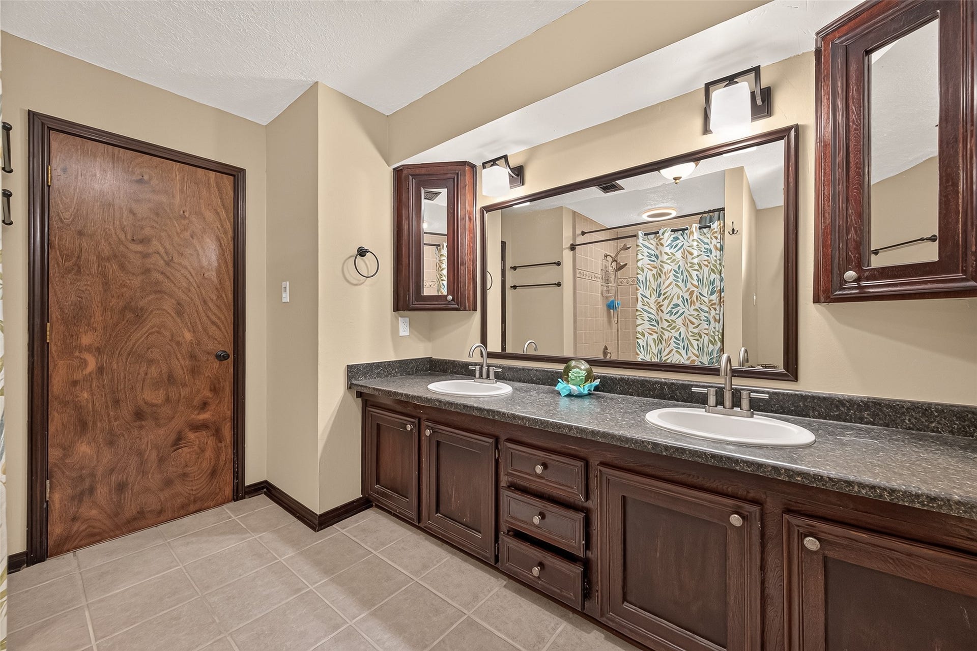 18614 Mink Lake Drive, Magnolia, TX 77355 Full bathroom with an extended vanity and generous counter space.