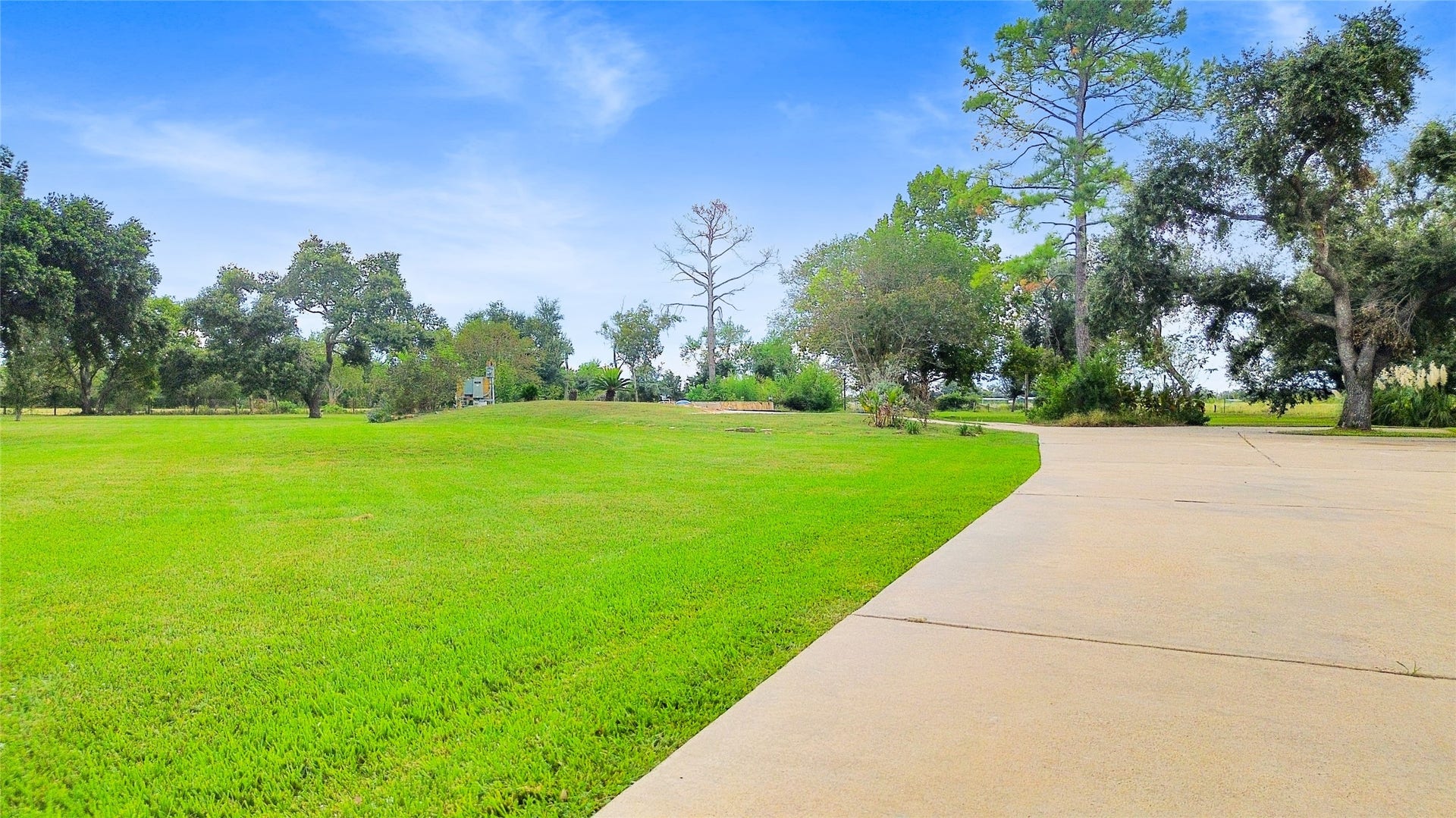 4003 Country Trails Street, Alvin, TX 77511 4003 Country Trails Street, Alvin, TX 77511