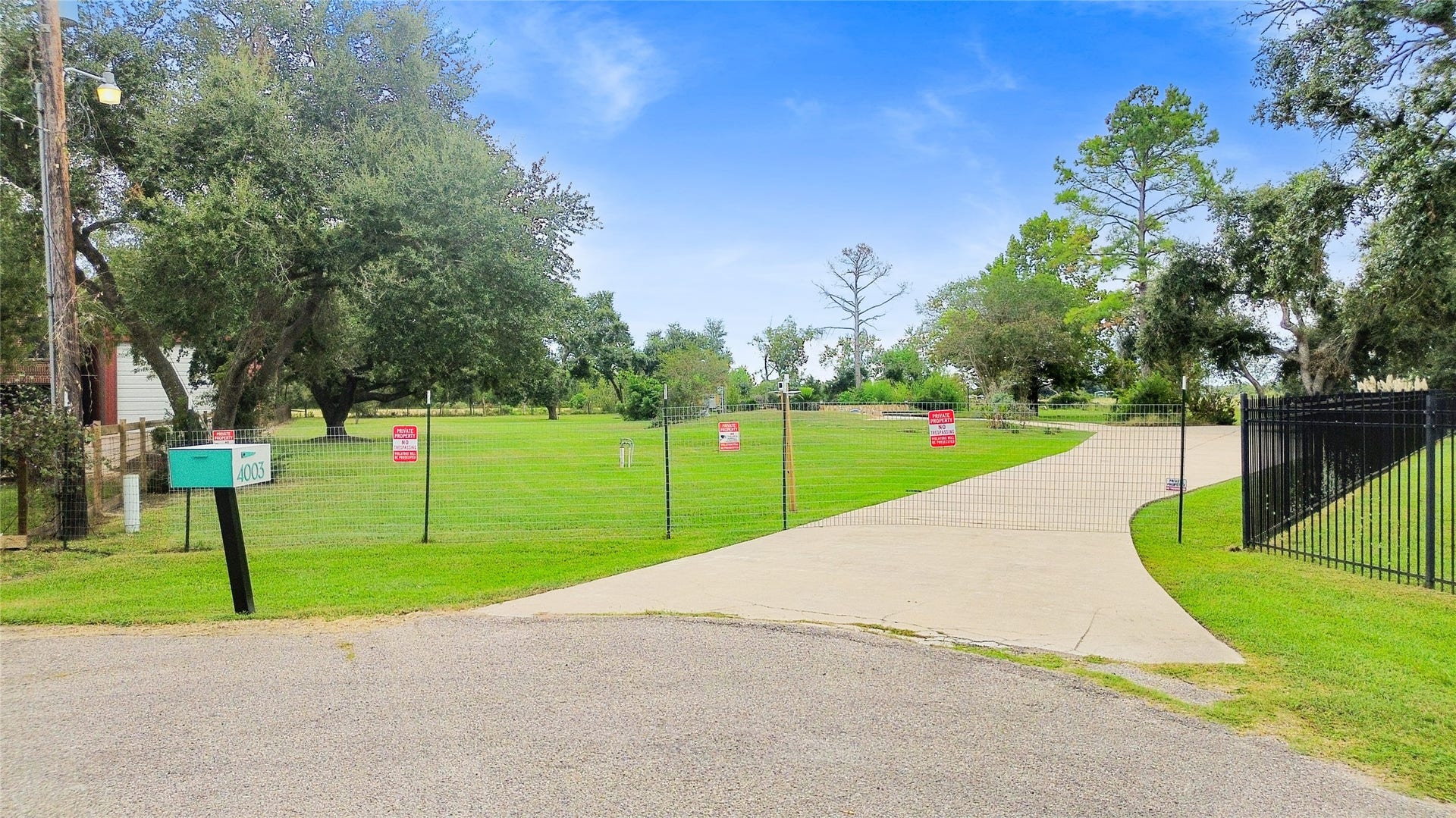 4003 Country Trails Street, Alvin, TX 77511 4003 Country Trails Street, Alvin, TX 77511