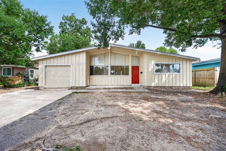 Property photo for 1307 Camden Road, Pasadena, TX