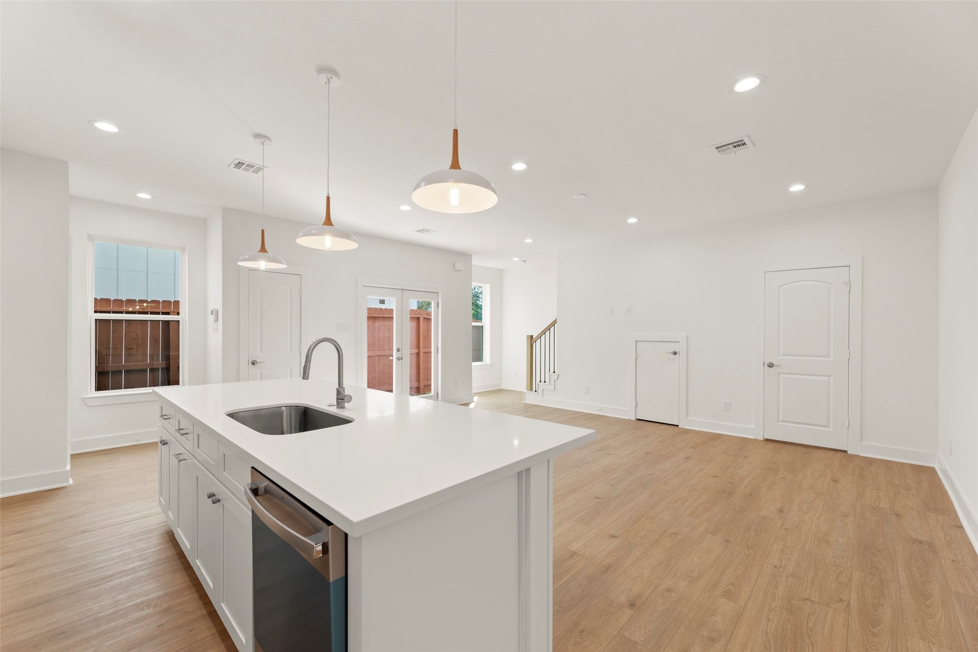 1477 Ferguson Way, Houston, TX 77088 Unit A Living & Kitchen