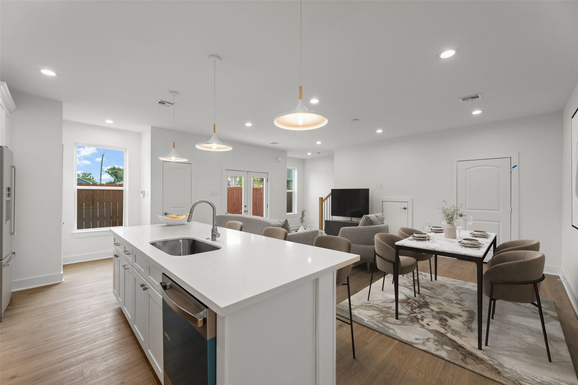 1477 Ferguson Way, Houston, TX 77088 Unit A Living & Kitchen