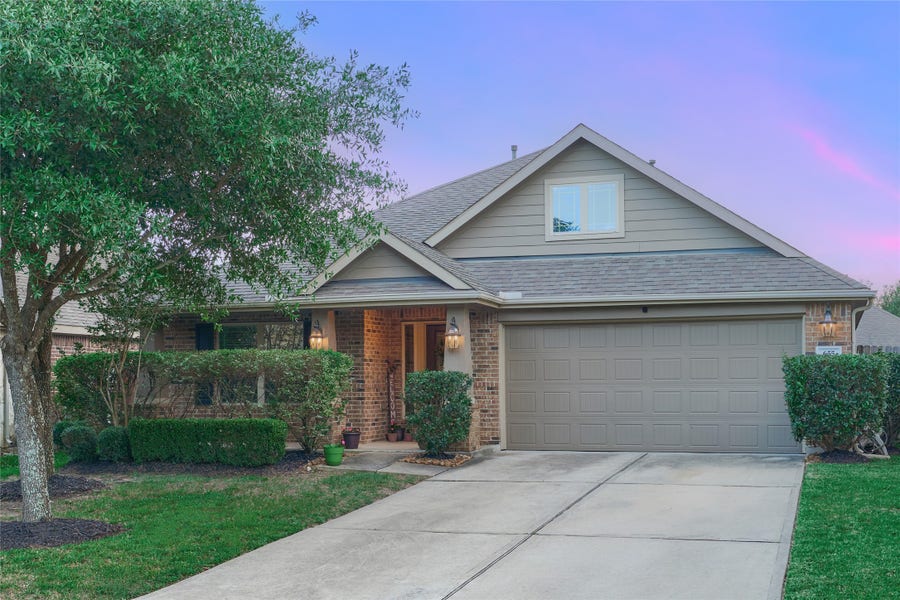Property photo for 655 Oak Circle Drive E, Conroe, TX