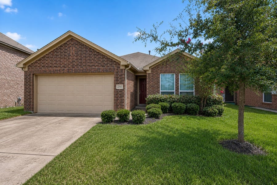 Property photo for 2703 Fawn Mountain Drive, Fresno, TX