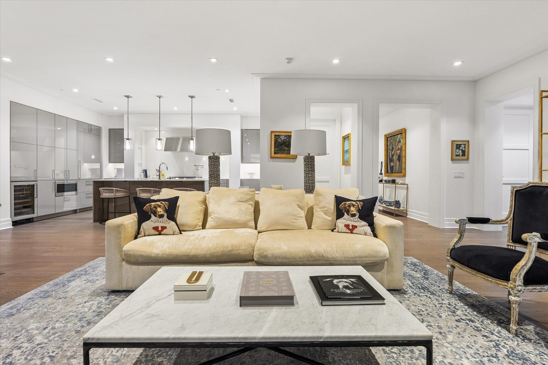6017 Memorial Drive, #505, Houston, TX 77007 An inviting view of the residence's open-concept design reveals the seamless connection between the living room and beautifully appointed European-inspired kitchen. Rich Listone Giordano engineered hardwood flooring extends throughout, creating visual continuity and a sense of spaciousness. Sleek SieMatic cabinetry, quartz countertops, and premium appliances complement the sophisticated interior, offering an ideal balance of elegant entertaining and comfortable everyday living.