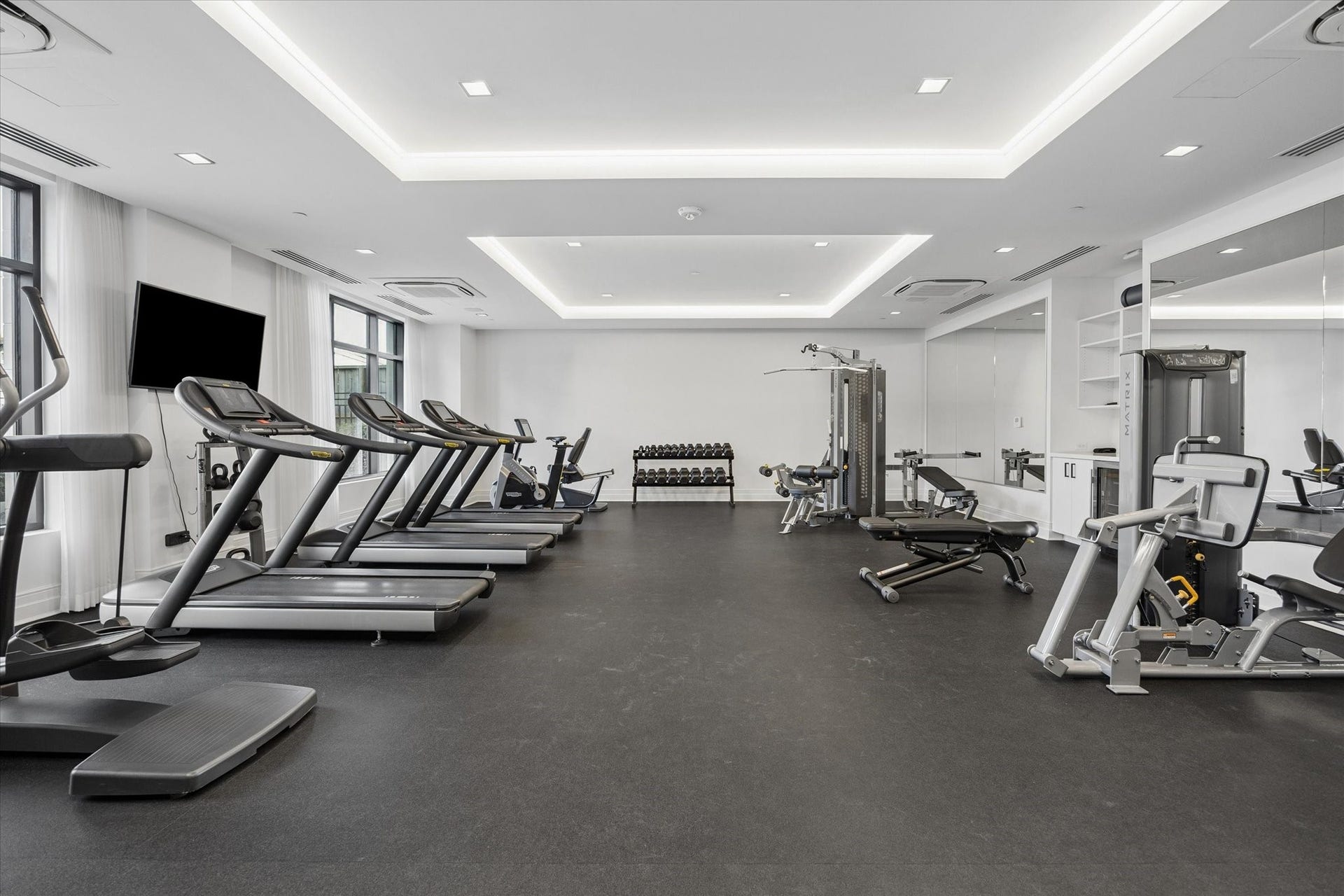 6017 Memorial Drive, #505, Houston, TX 77007 Maintain an active lifestyle without leaving home in The Sophie's spacious private fitness center. Exclusively available to residents, this beautifully maintained facility features treadmills, cardio equipment, free weights, and strength-training machines. Expansive windows, mirrored walls, and contemporary lighting create a bright, inviting workout environment. Enjoy the convenience of a well-equipped fitness facility just steps from your residence.