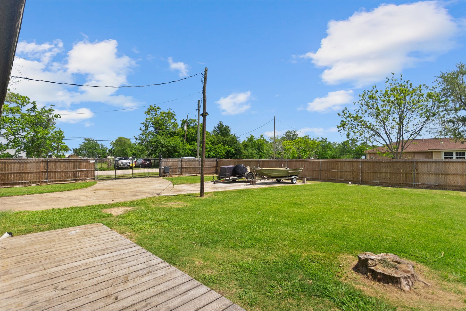 5001 Texas Avenue, La Marque, TX 77568 Ample parking space for multiple vehicles, guests or recreational toys!