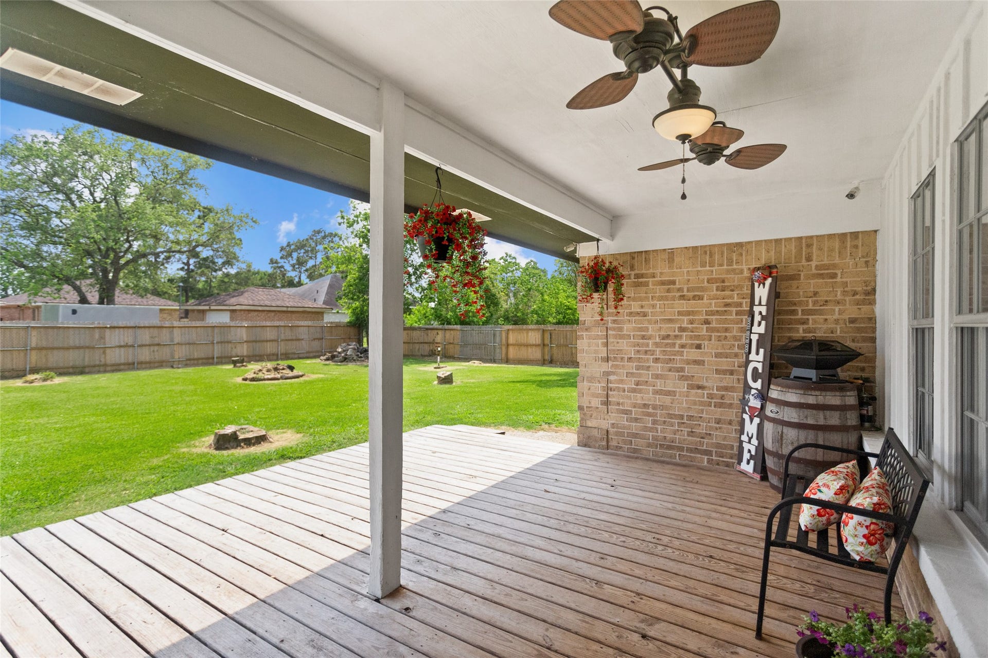 5001 Texas Avenue, La Marque, TX 77568 Step outside to a large fully fenced expansive backyard!