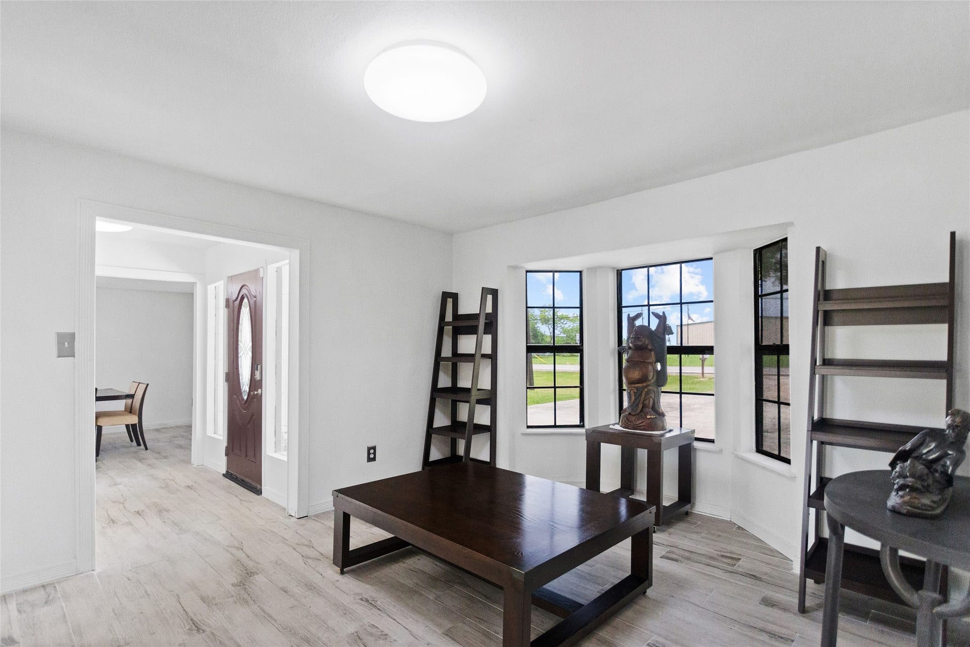 5001 Texas Avenue, La Marque, TX 77568 Formal sitting area offering a warm and welcoming atmosphere throughout this home!