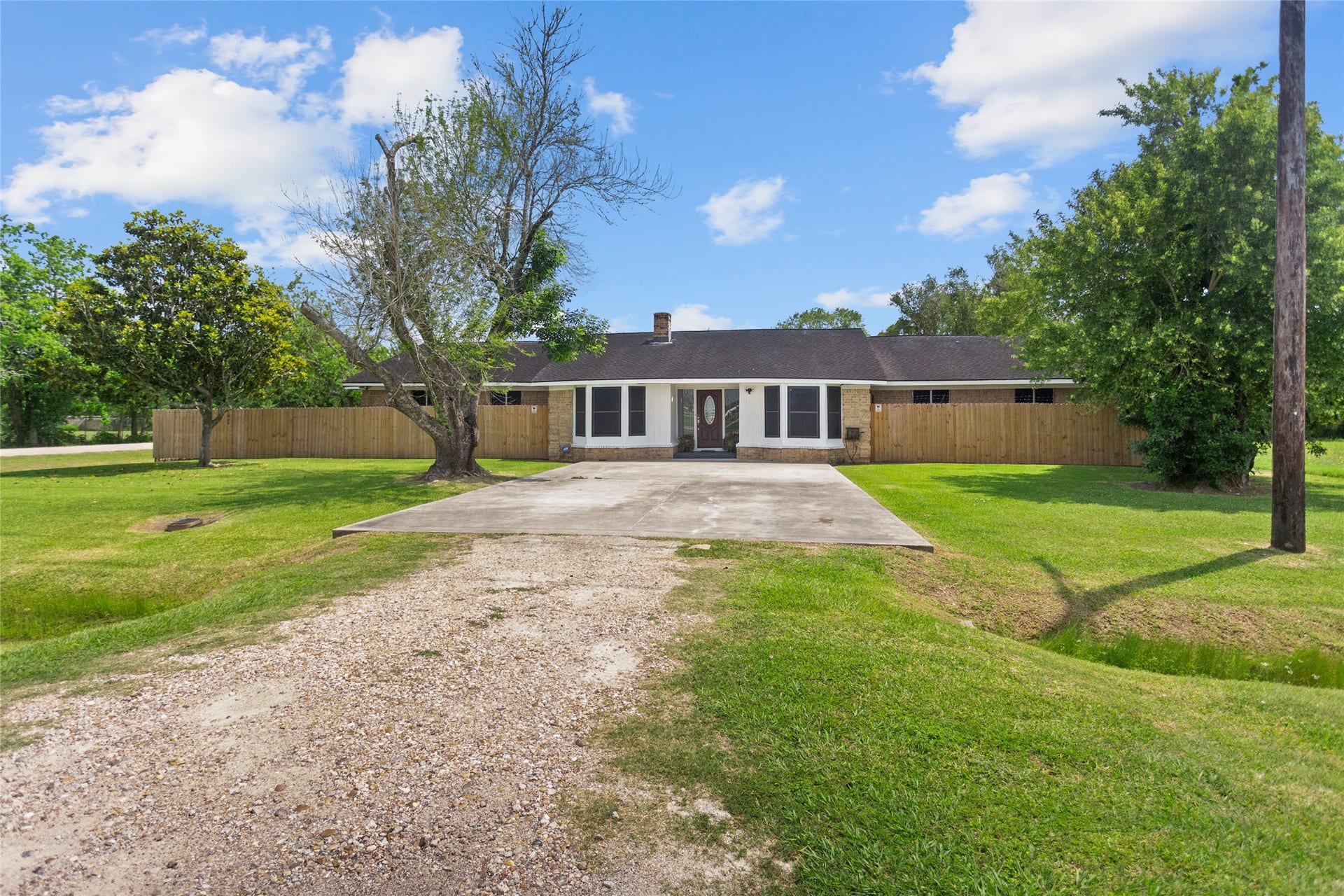 5001 Texas Avenue, La Marque, TX 77568 Lots of green space in the front of the home and no side neighbors!