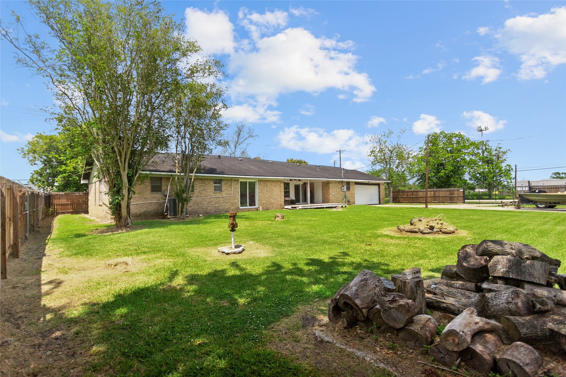 5001 Texas Avenue, La Marque, TX 77568 So much space in this yard! Truly a rare find with no HOA.