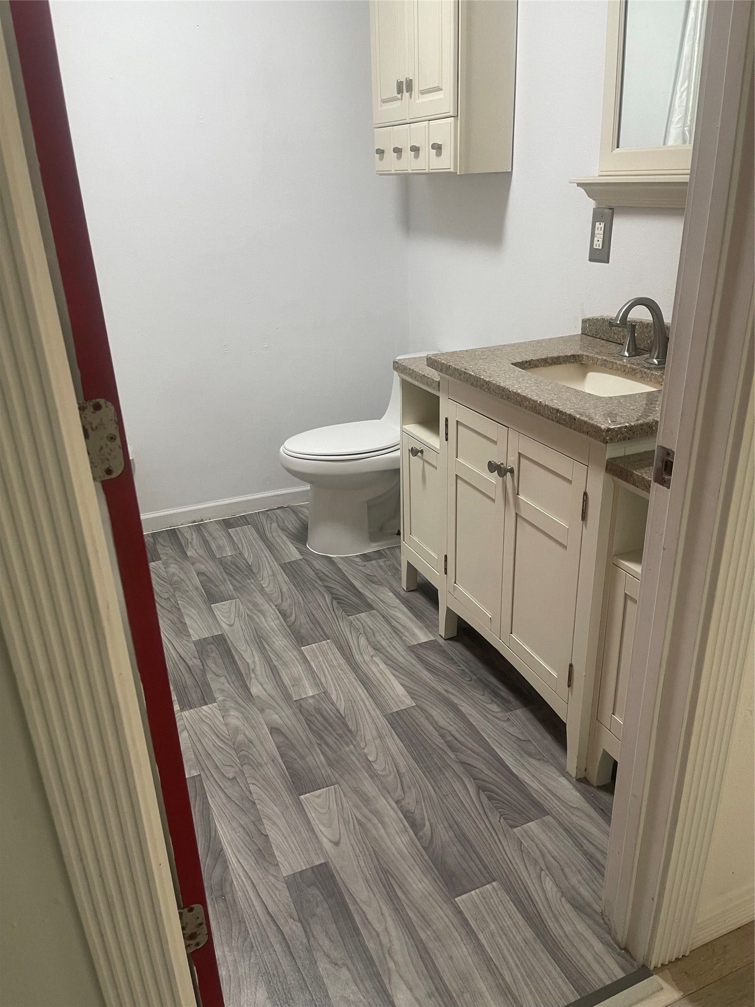5001 Texas Avenue, La Marque, TX 77568 Secondary hall bathroom