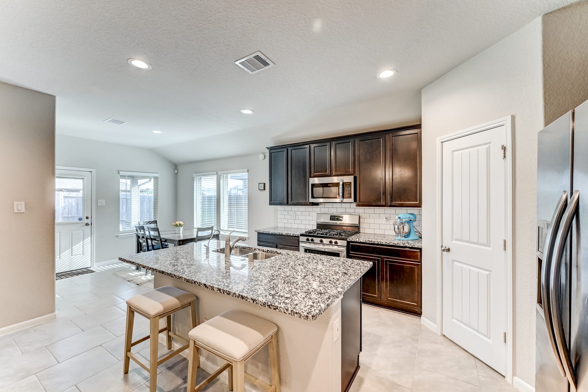 18306 Arcola Bay Lane, Richmond, TX 77407 Kitchen open to living area