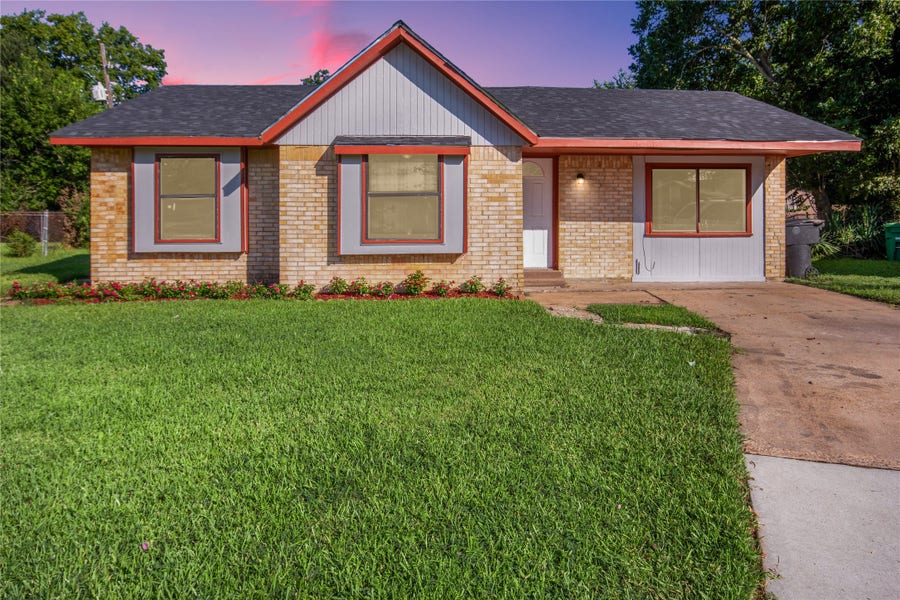 Property photo for 10902 Mosscrest Drive, Houston, TX