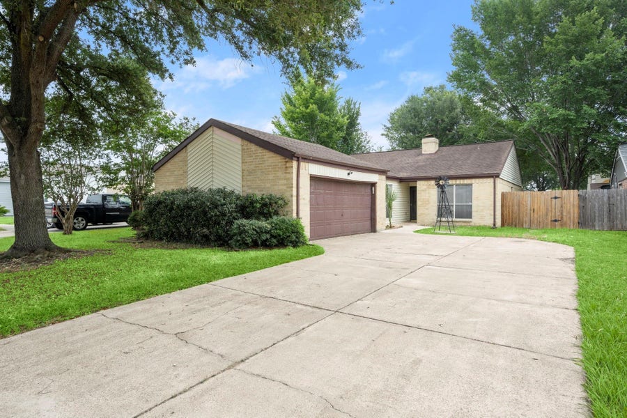 Property photo for 11718 Ridge Run Drive, Houston, TX