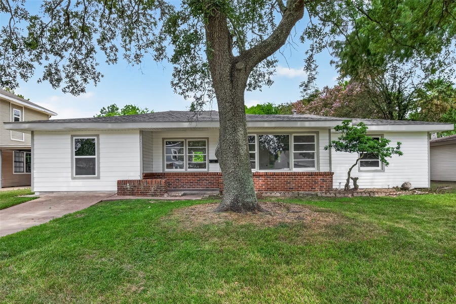 Property photo for 522 23rd Avenue N, Texas City, TX
