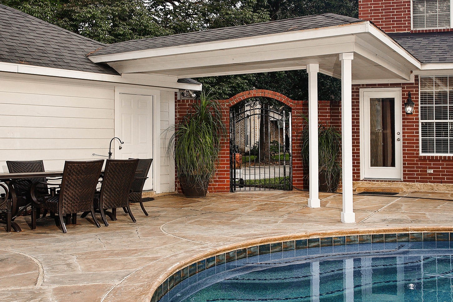 2 Taupewood Place, The Woodlands, TX 77384 2 Taupewood Place, The Woodlands, TX 77384