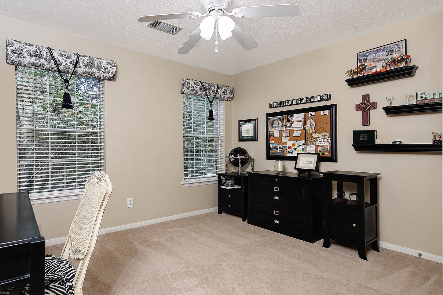 2 Taupewood Place, The Woodlands, TX 77384 2 Taupewood Place, The Woodlands, TX 77384