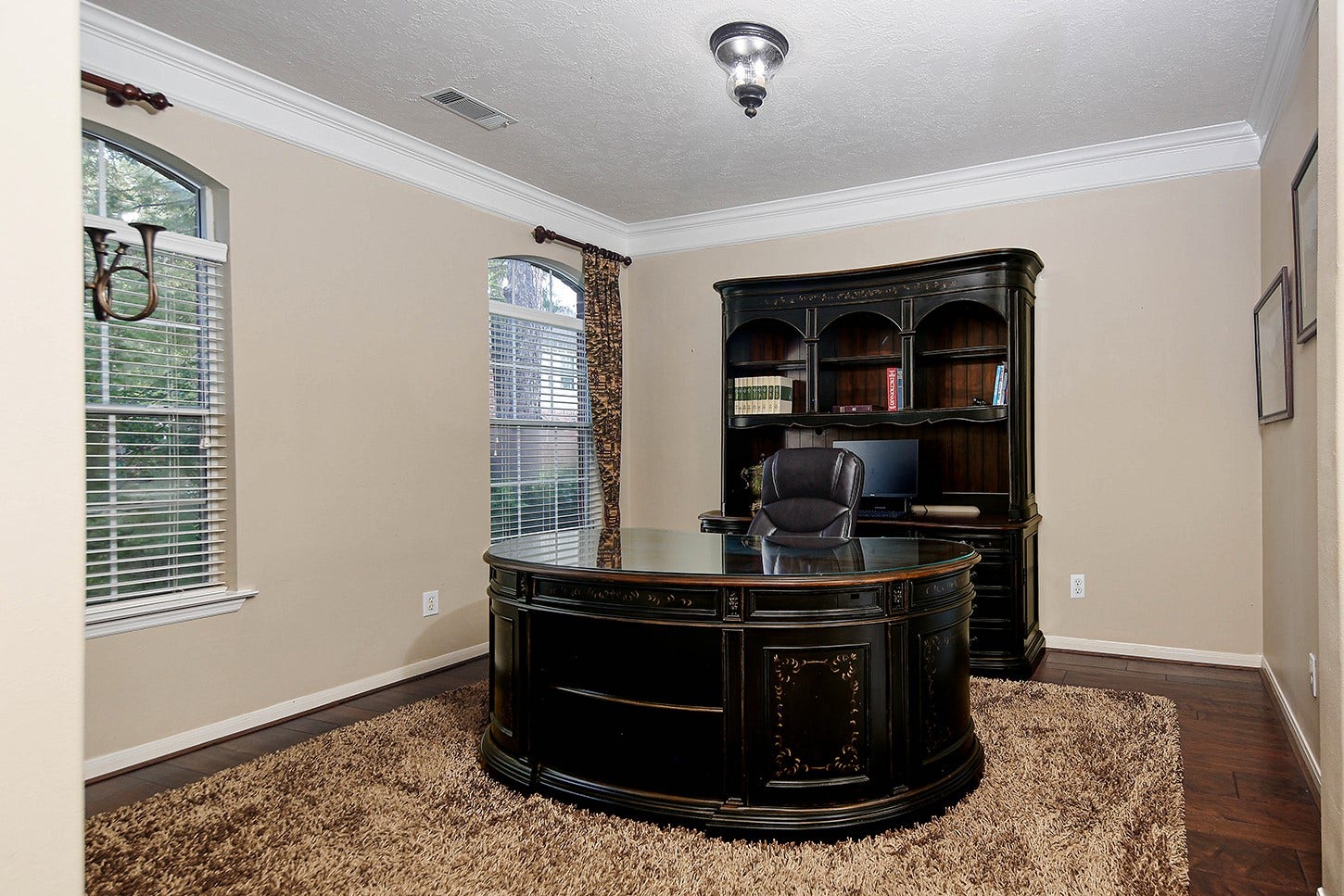 2 Taupewood Place, The Woodlands, TX 77384 2 Taupewood Place, The Woodlands, TX 77384