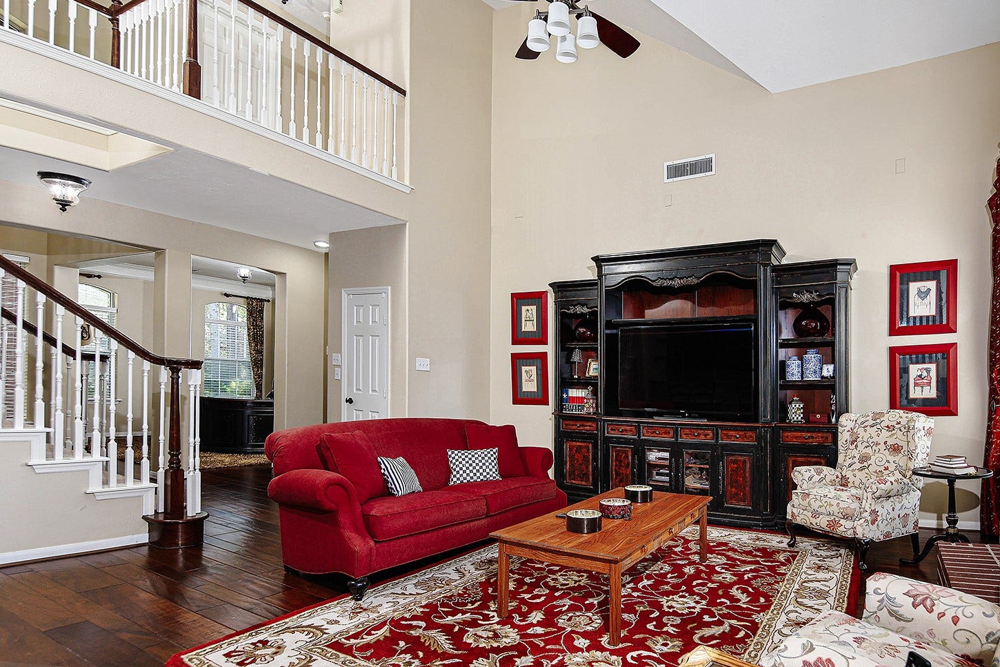 2 Taupewood Place, The Woodlands, TX 77384 2 Taupewood Place, The Woodlands, TX 77384