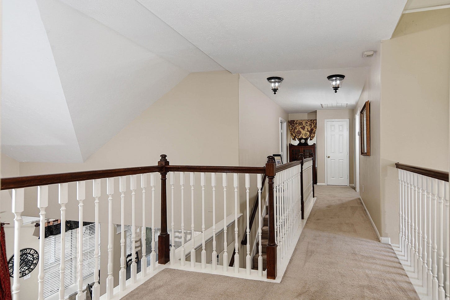2 Taupewood Place, The Woodlands, TX 77384 2 Taupewood Place, The Woodlands, TX 77384