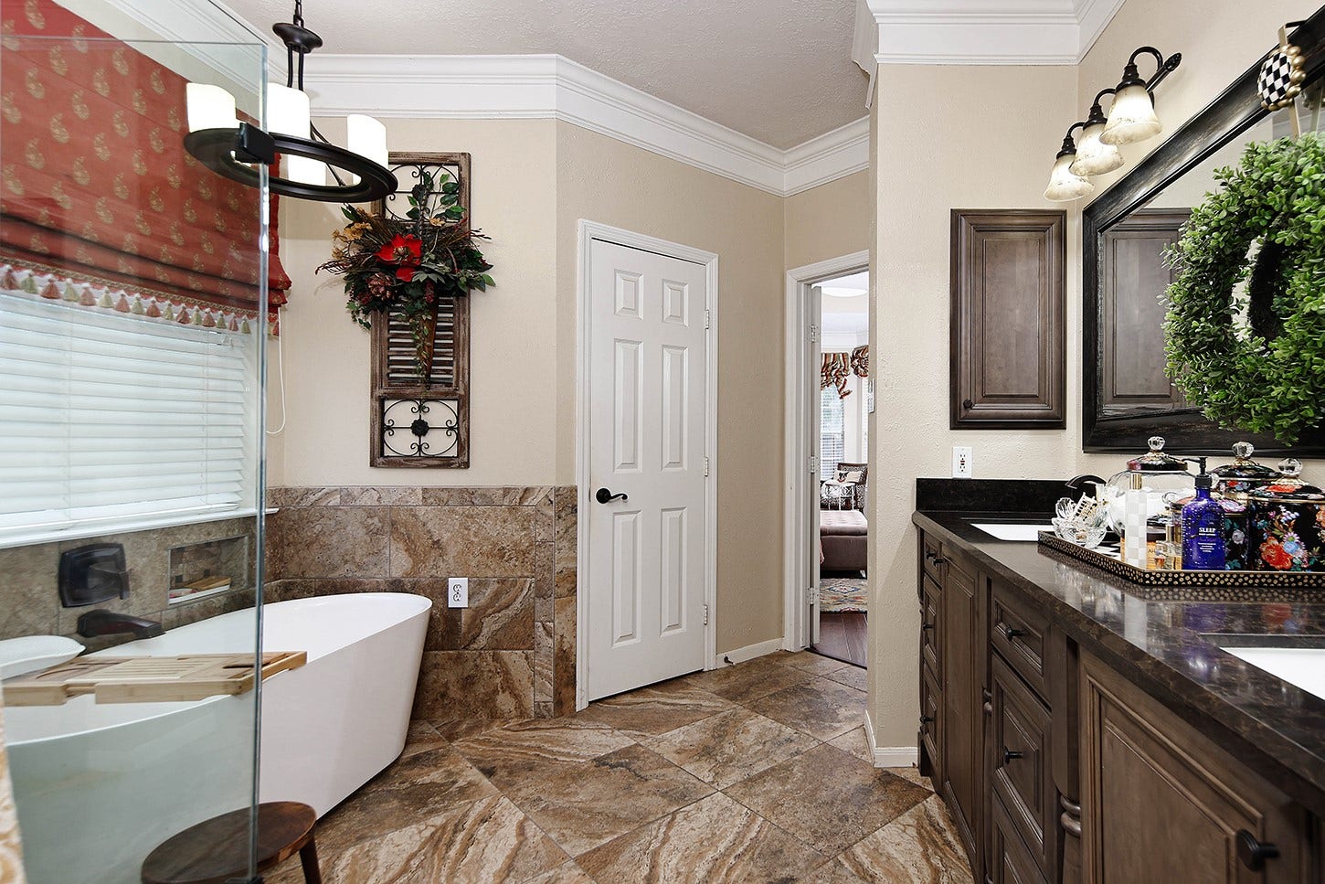 2 Taupewood Place, The Woodlands, TX 77384 2 Taupewood Place, The Woodlands, TX 77384