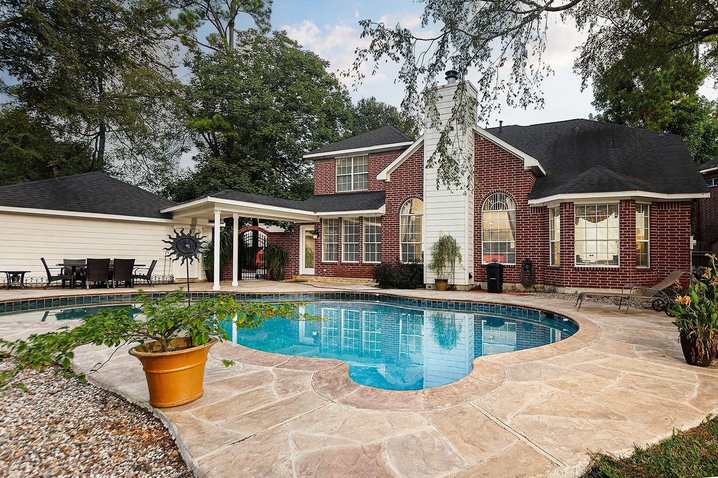 2 Taupewood Place, The Woodlands, TX 77384 2 Taupewood Place, The Woodlands, TX 77384