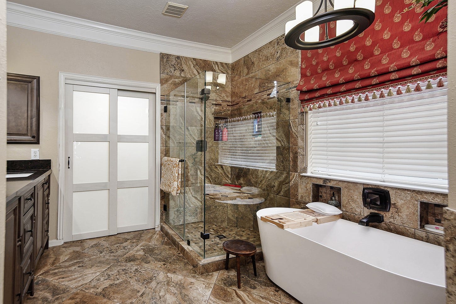 2 Taupewood Place, The Woodlands, TX 77384 2 Taupewood Place, The Woodlands, TX 77384