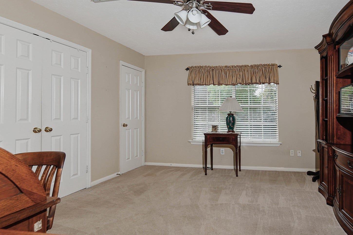 2 Taupewood Place, The Woodlands, TX 77384 2 Taupewood Place, The Woodlands, TX 77384