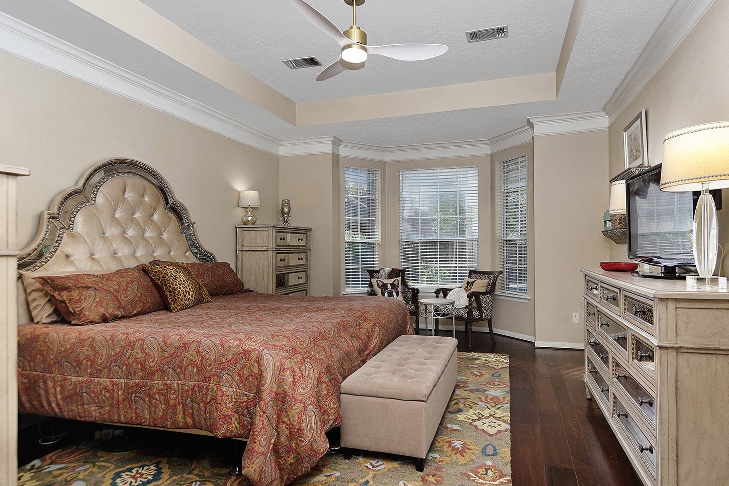 2 Taupewood Place, The Woodlands, TX 77384 2 Taupewood Place, The Woodlands, TX 77384
