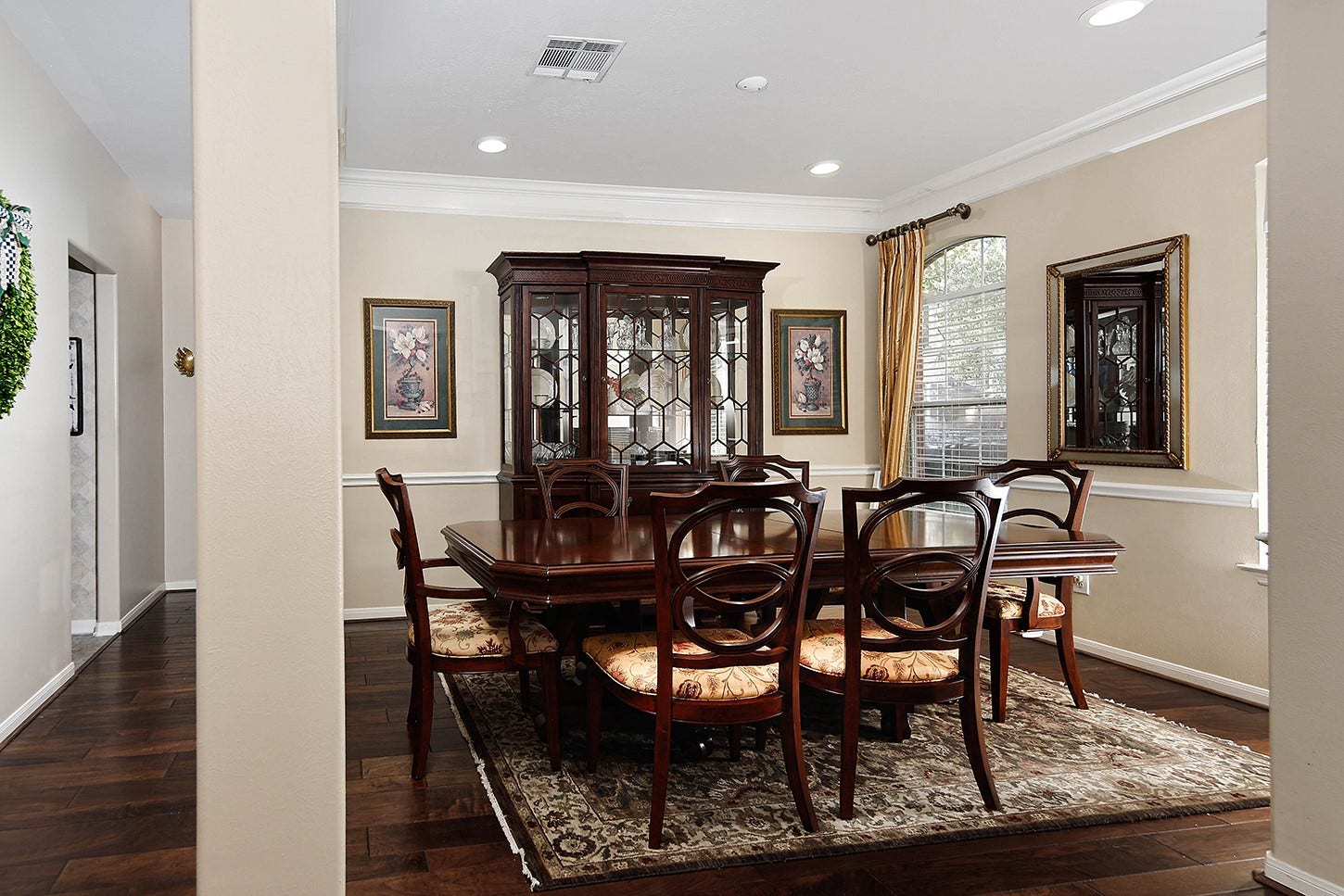 2 Taupewood Place, The Woodlands, TX 77384 2 Taupewood Place, The Woodlands, TX 77384
