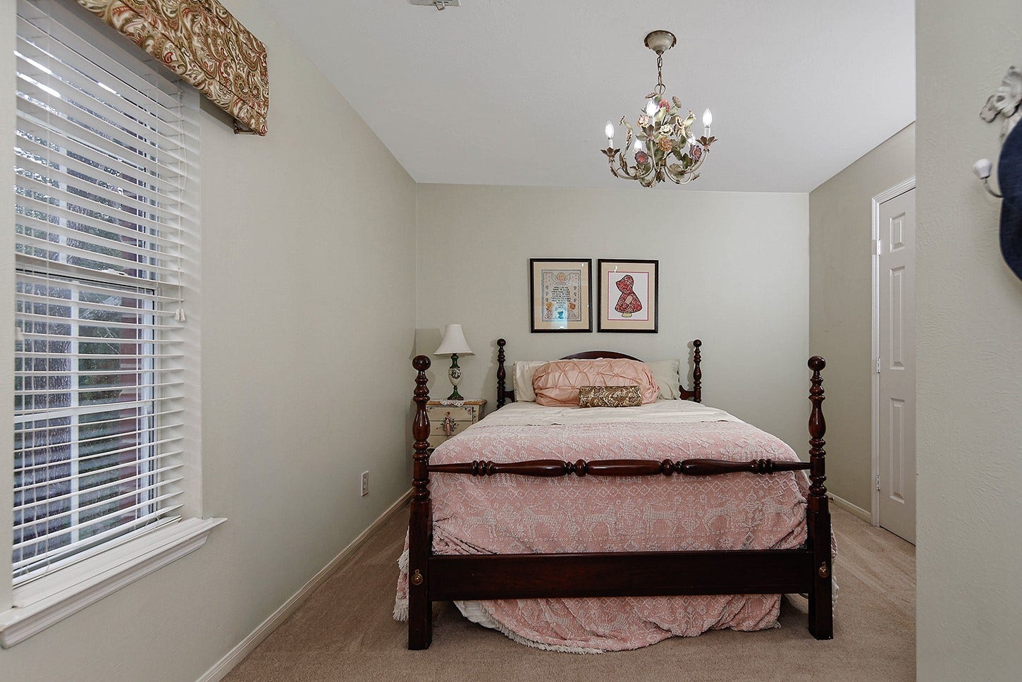 2 Taupewood Place, The Woodlands, TX 77384 2 Taupewood Place, The Woodlands, TX 77384