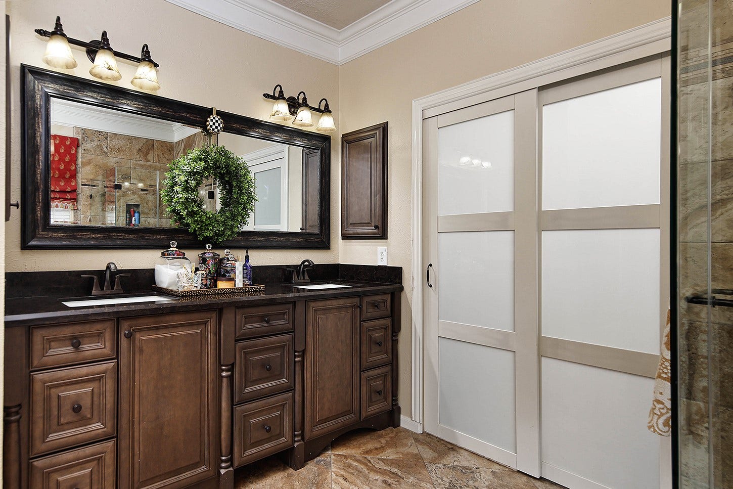 2 Taupewood Place, The Woodlands, TX 77384 2 Taupewood Place, The Woodlands, TX 77384