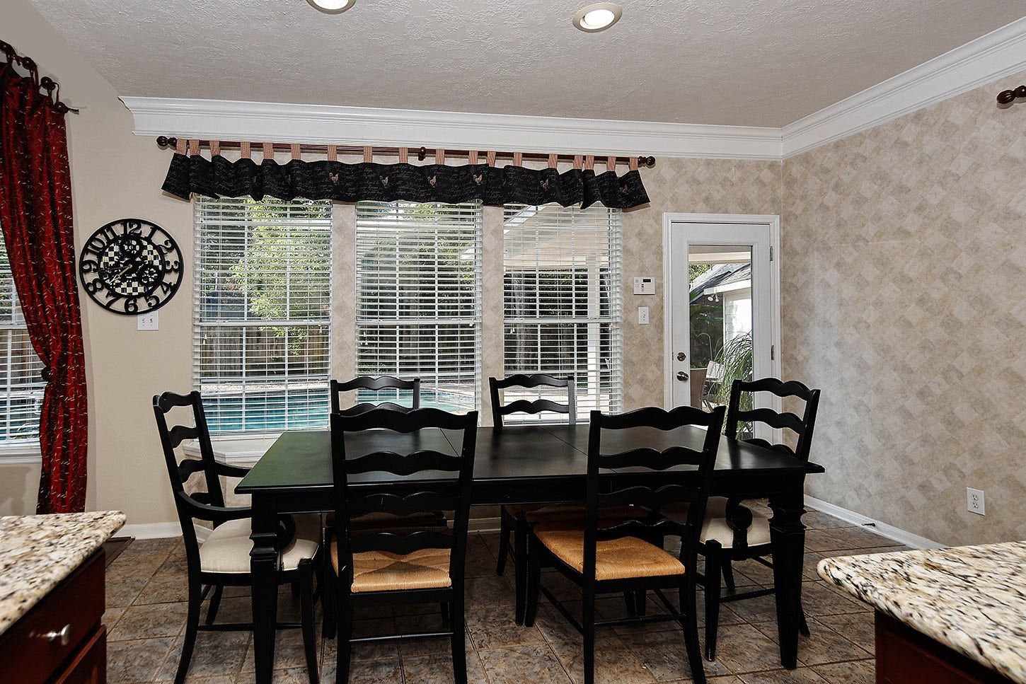 2 Taupewood Place, The Woodlands, TX 77384 2 Taupewood Place, The Woodlands, TX 77384