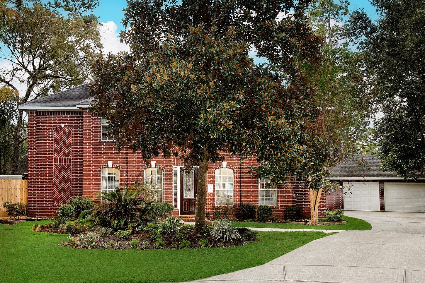 2 Taupewood Place, The Woodlands, TX 77384 2 Taupewood Place, The Woodlands, TX 77384