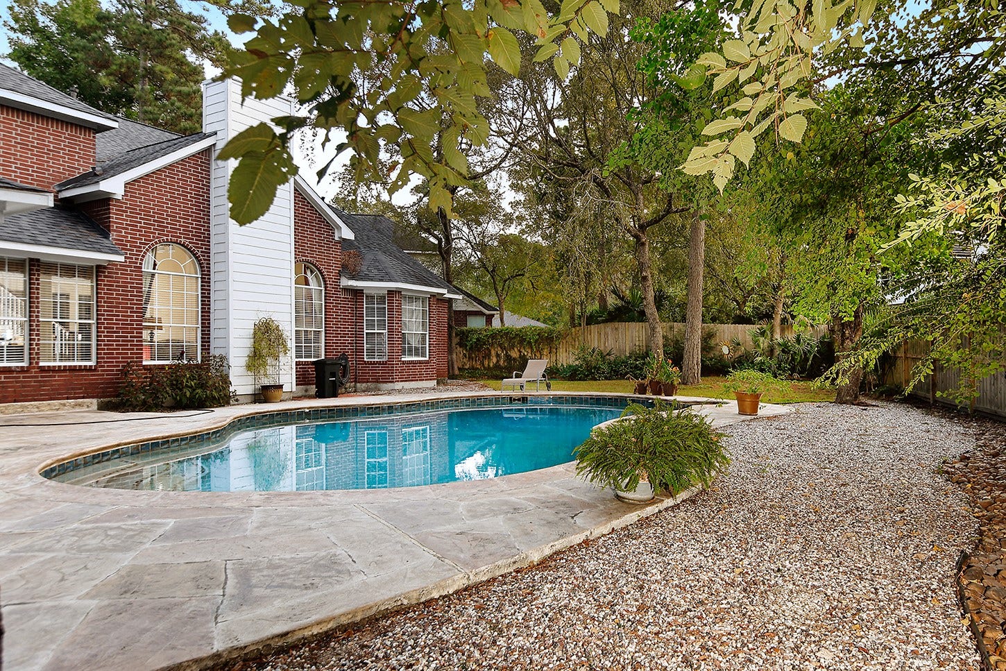 2 Taupewood Place, The Woodlands, TX 77384 2 Taupewood Place, The Woodlands, TX 77384