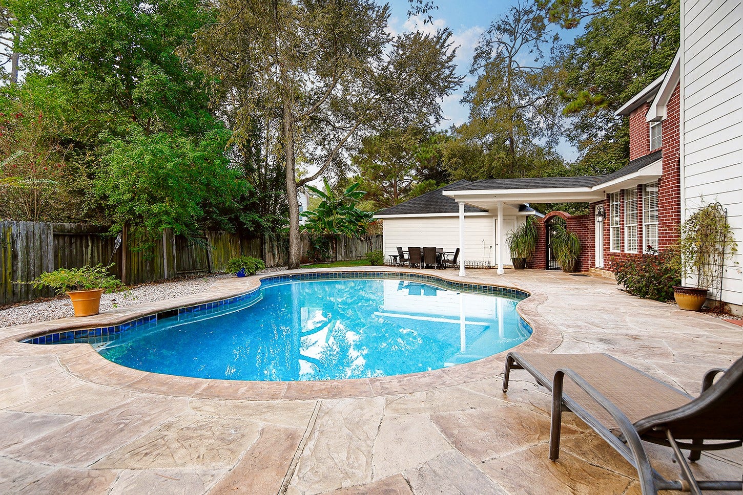 2 Taupewood Place, The Woodlands, TX 77384 2 Taupewood Place, The Woodlands, TX 77384