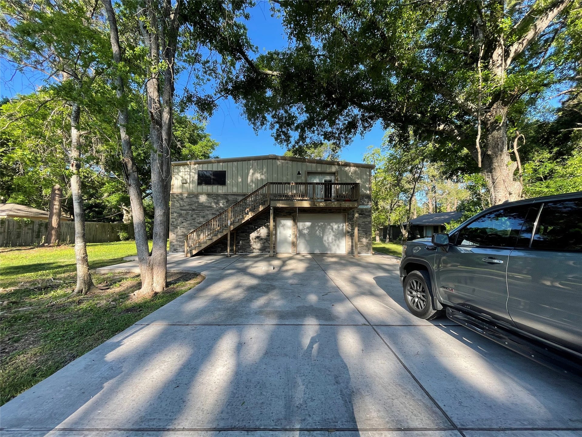 4 CAR PARKING IN DRIVEWAY