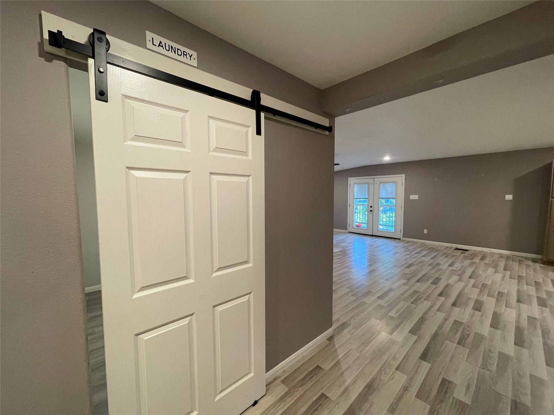 LAUNDRY ROOM BARN DDOR