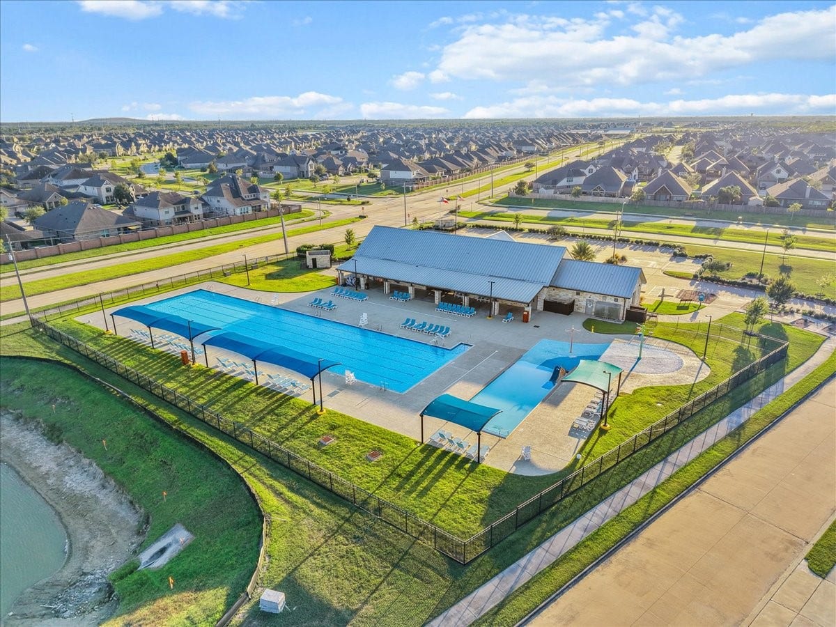 716 Westwood Drive, League City, TX 77573 Community amenities