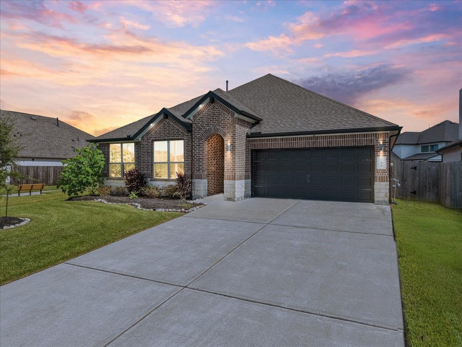 Property photo for 716 Westwood Drive, League City, TX